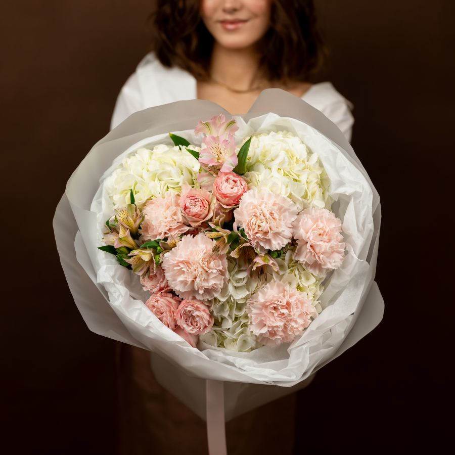 сборный с гортензией 4500р