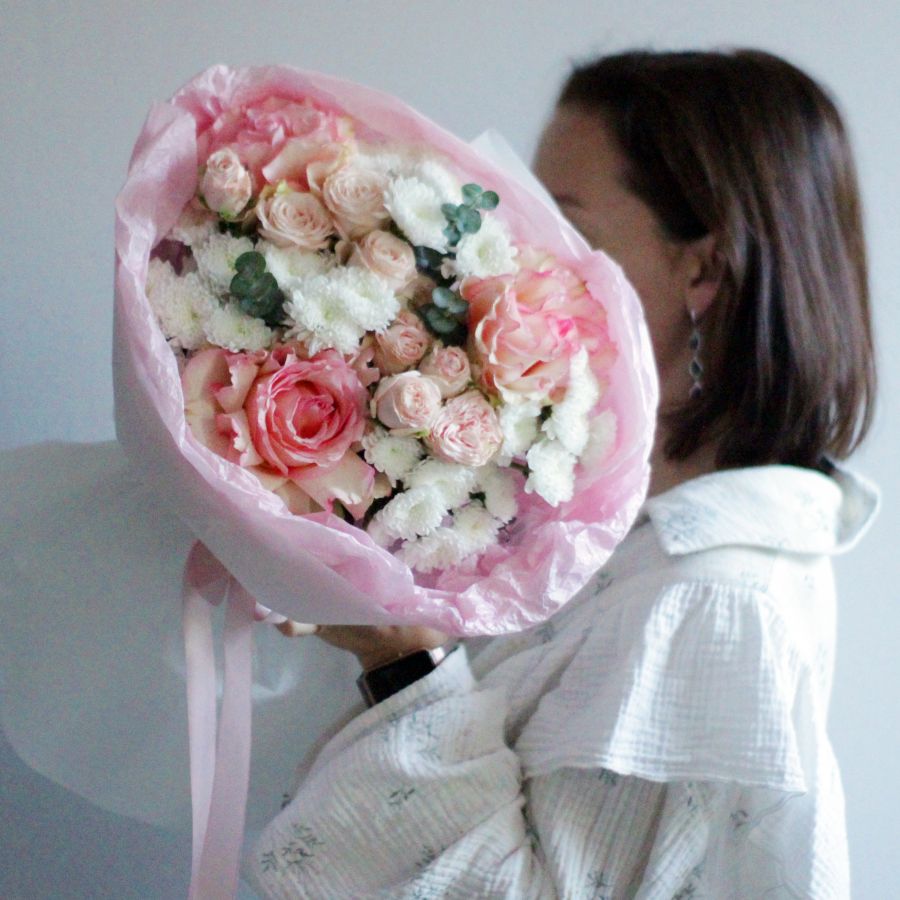 Букет из роз и хризантем сантини