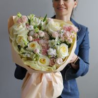 Нежный букет с пионовидными розами