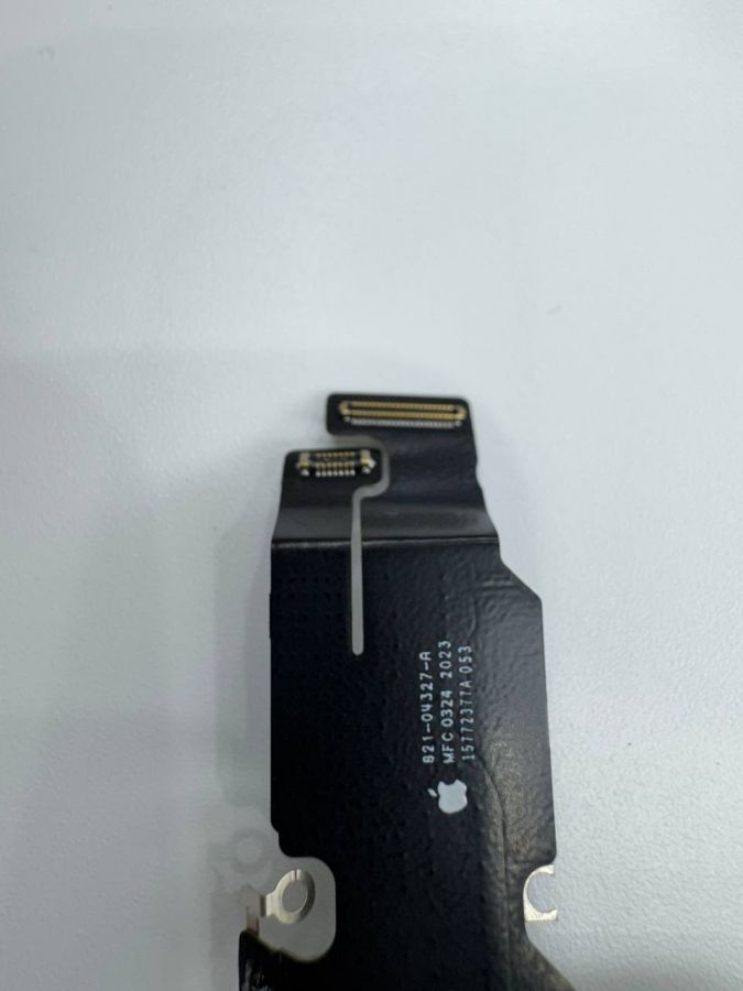 Apple iPhone 15 нижний шлейф с разъёмом зарядки оригинал с разбора (снятый) розовый