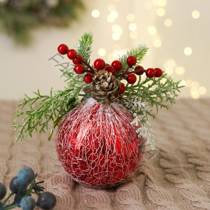 Ёлочный шар новогодний d=8 см «Валенсия» паутинка шишка ягодки, красный