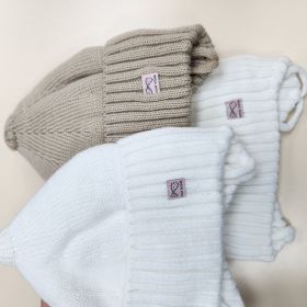 Шапка вязаная для девочки на завязках, лапша, нашивка с бантиком