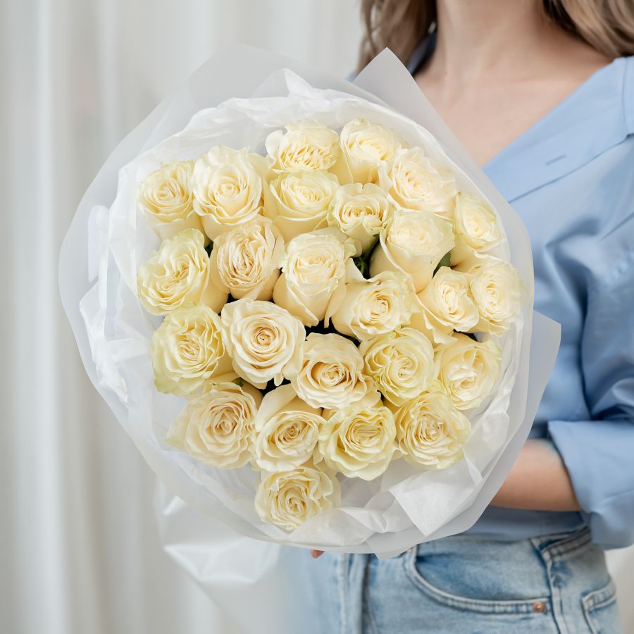 25  белых роз Эквадор (сорт Мондиаль)