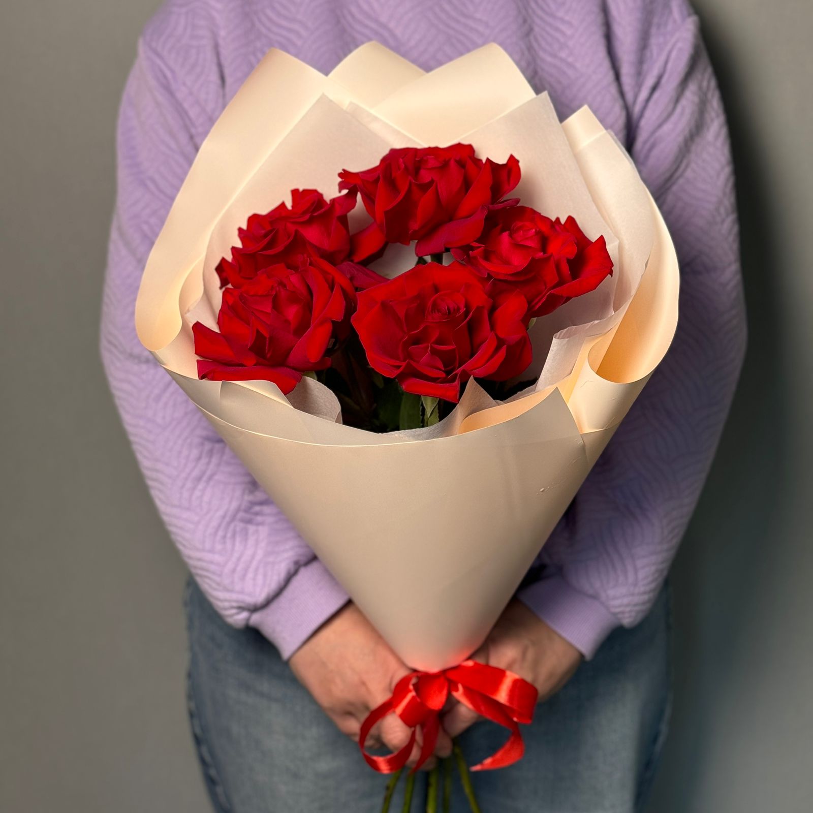 5 французских красных роз