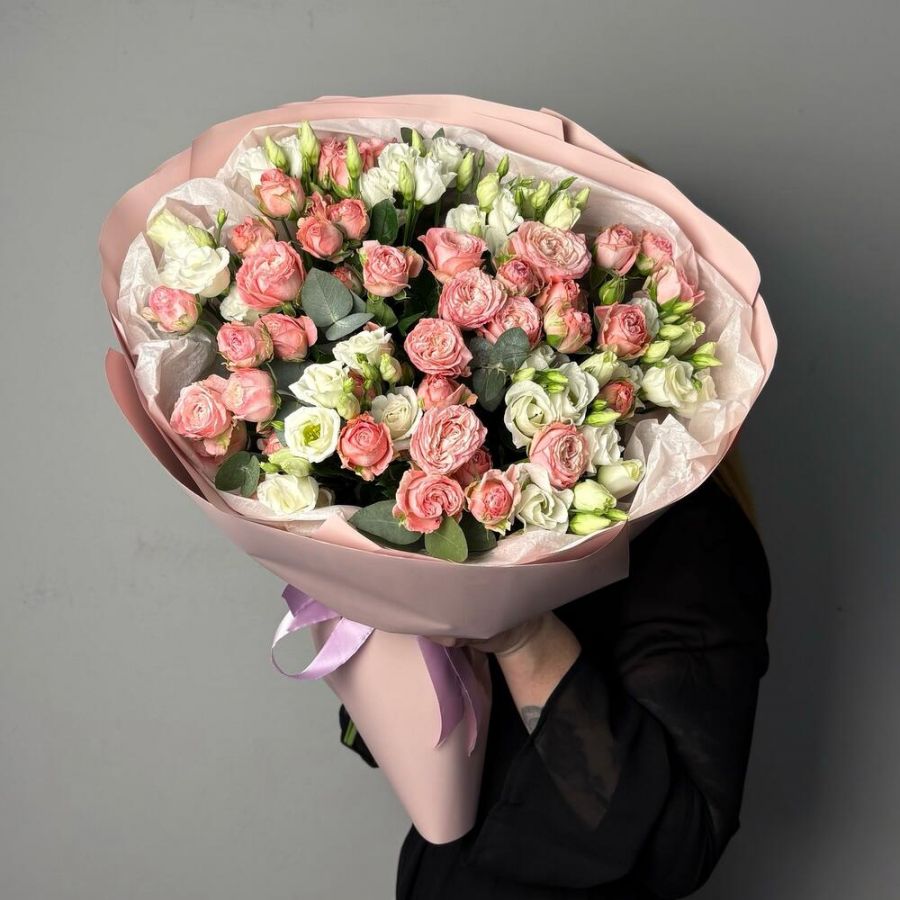 Кустовая роза с эустомой