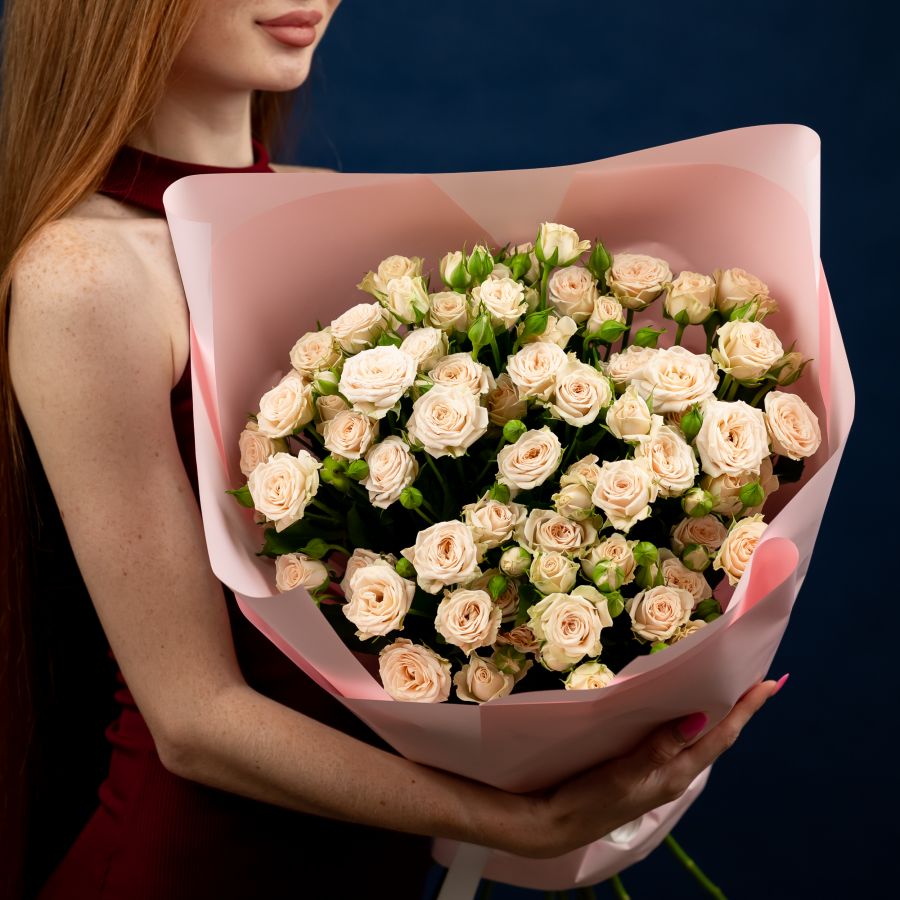 Букет из 15 кустовых персиковых роз