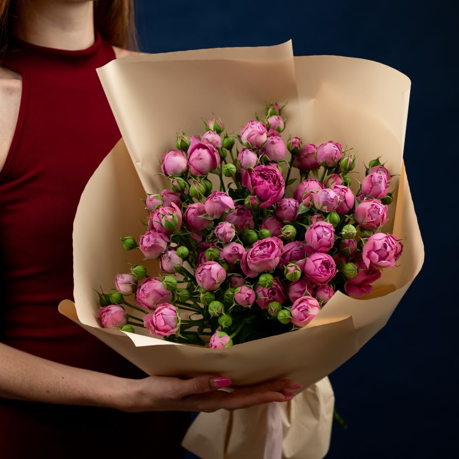 Букет из 9 пионовидных кустовых ярко-розовых роз