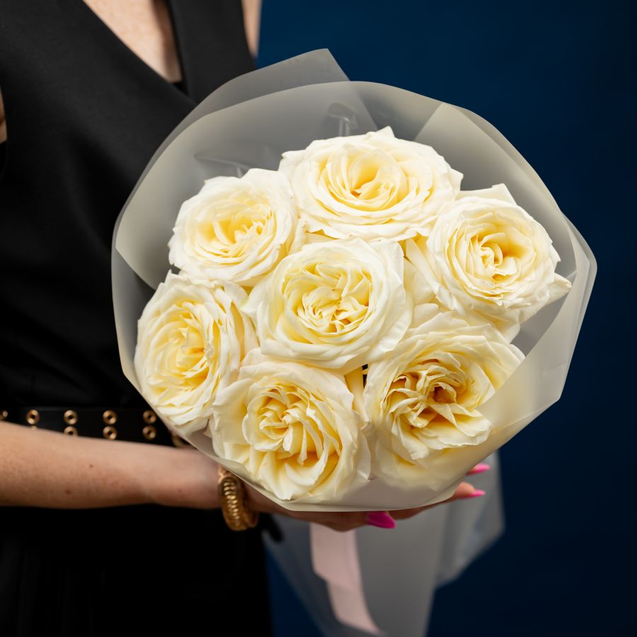 7 пионовидных роз (сорт Кендл Лайт)