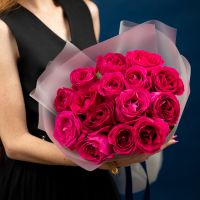 15 розовых роз в упаковке 60см