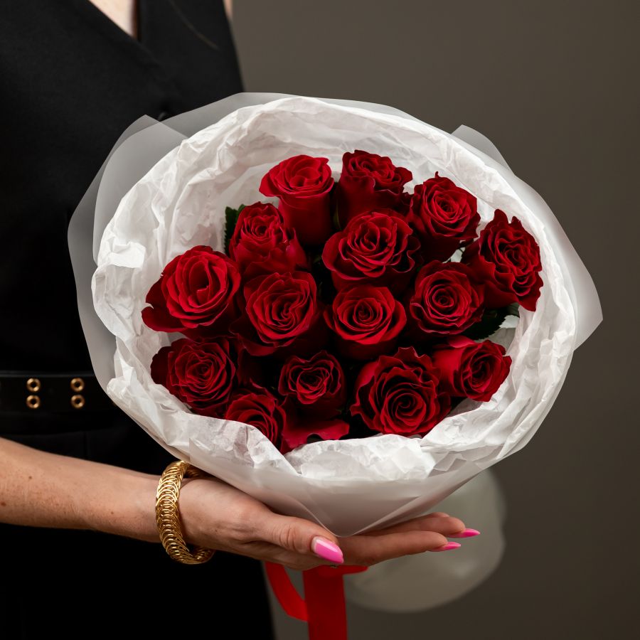15 красных роз (родос 40см)