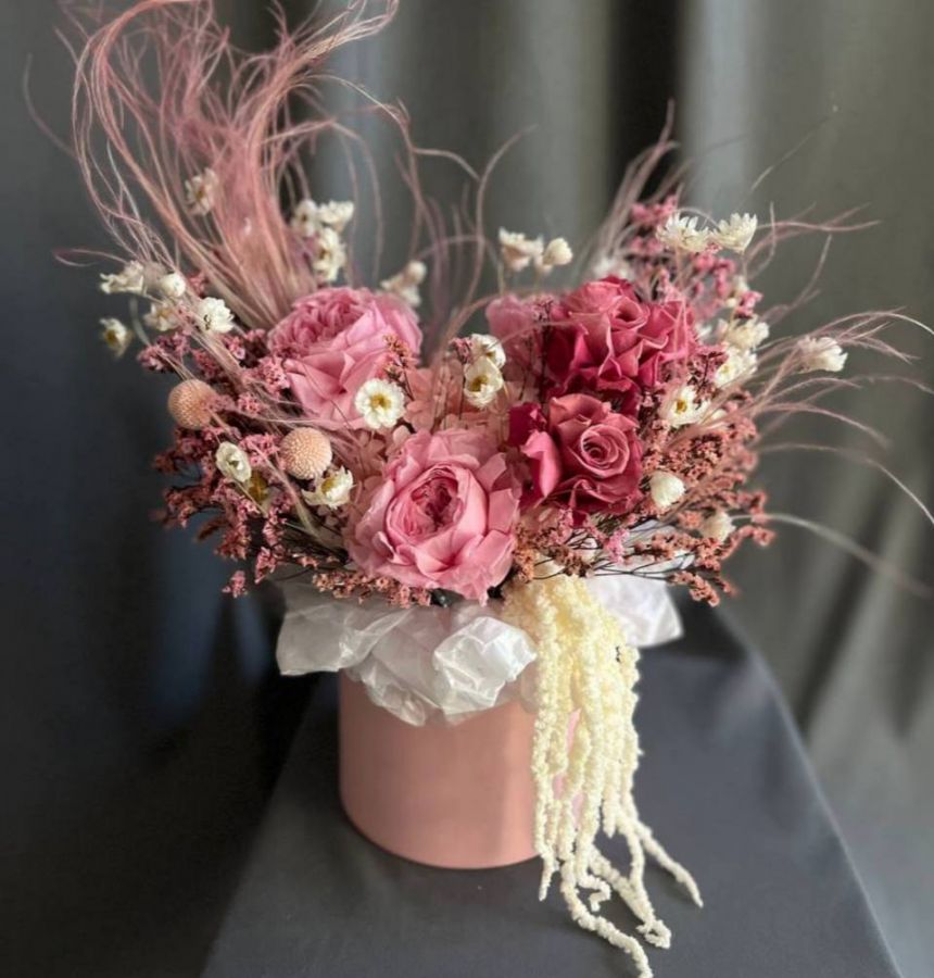 Коробка с пионовидными розами