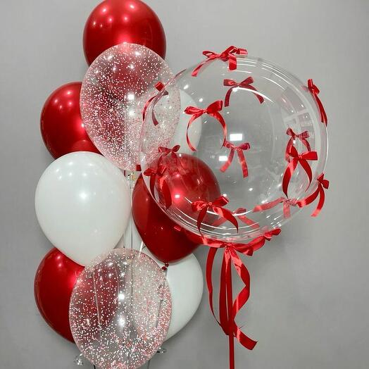 Красный сет с баблсом с бантиками из шаров с гелием