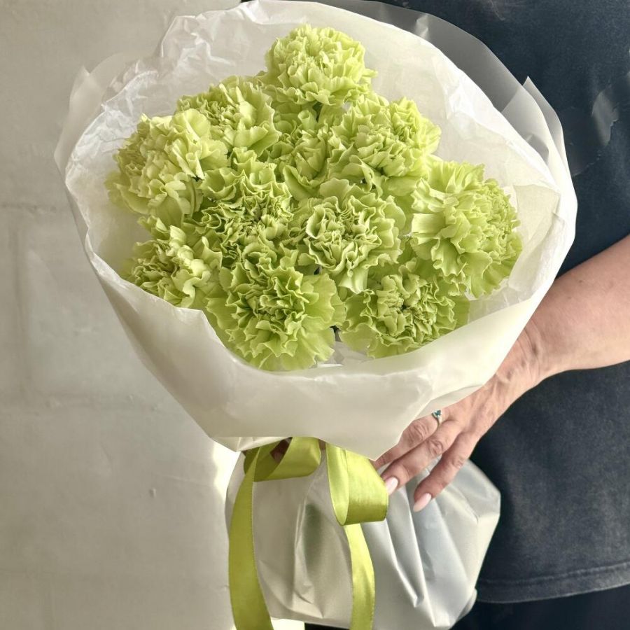 Нежность: фисташковый монобукет из диантусов