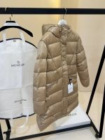 Пуховик женский MONCLER