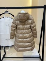 Пуховик женский MONCLER