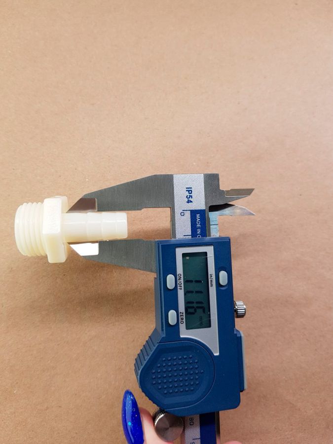 Штуцер для шланга 1/2 -> 10 мм 1 шт. Под врезку в канистру, в бак или любую емкость для шланга, для ПВХ трубки