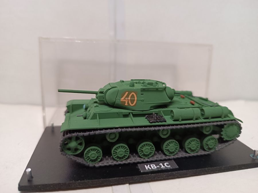 Советский танк КВ-1С  (1/72)