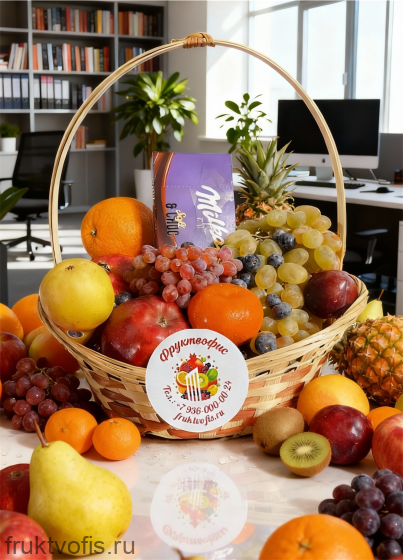 Фруктовый корзина с шоколадом