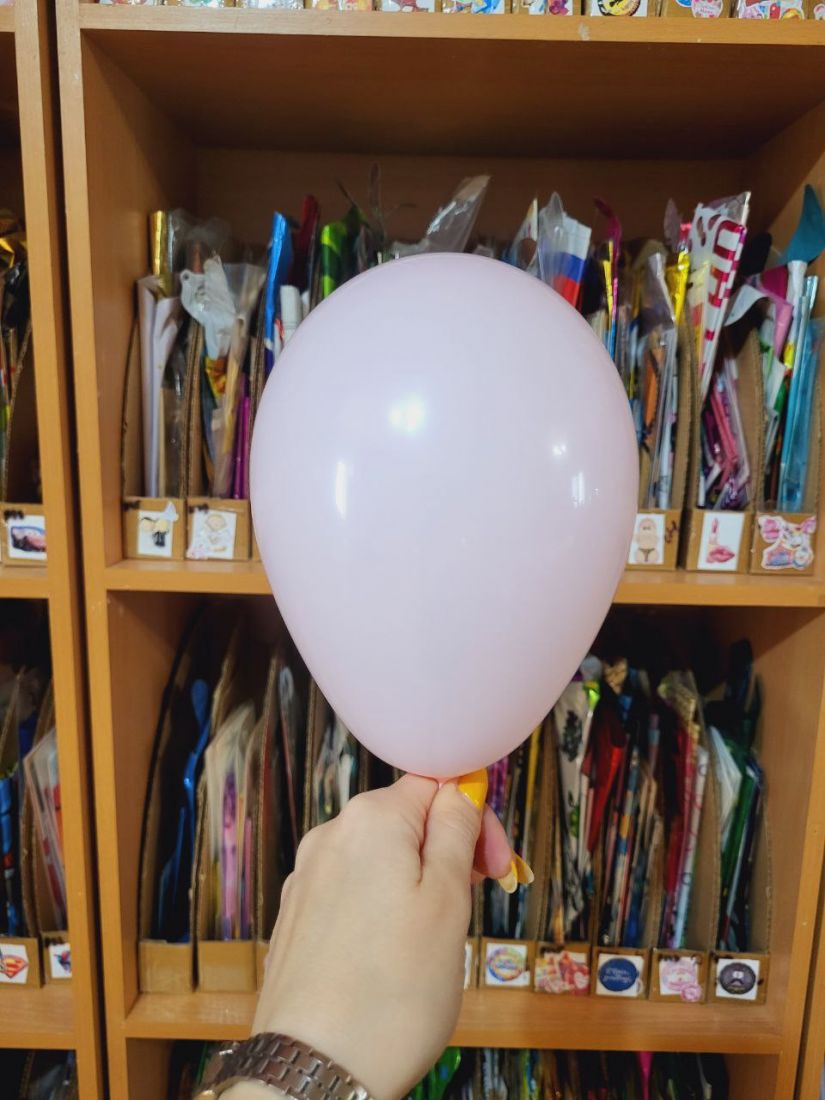 Микро розовый макарун шар малюсенький с гелием