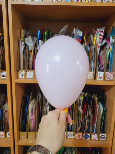 Микро розовый макарун шар малюсенький с гелием