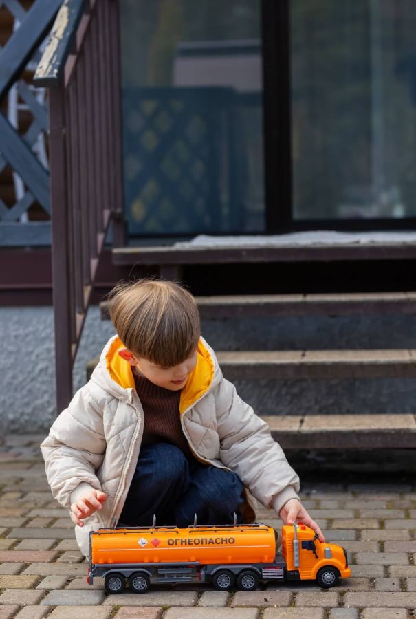 "Профи", автомобиль с полуприцепом-цистерной инерционный (со светом и звуком) (в коробке)