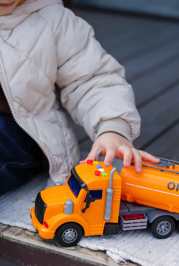 "Профи", автомобиль с полуприцепом-цистерной инерционный (со светом и звуком) (в коробке)