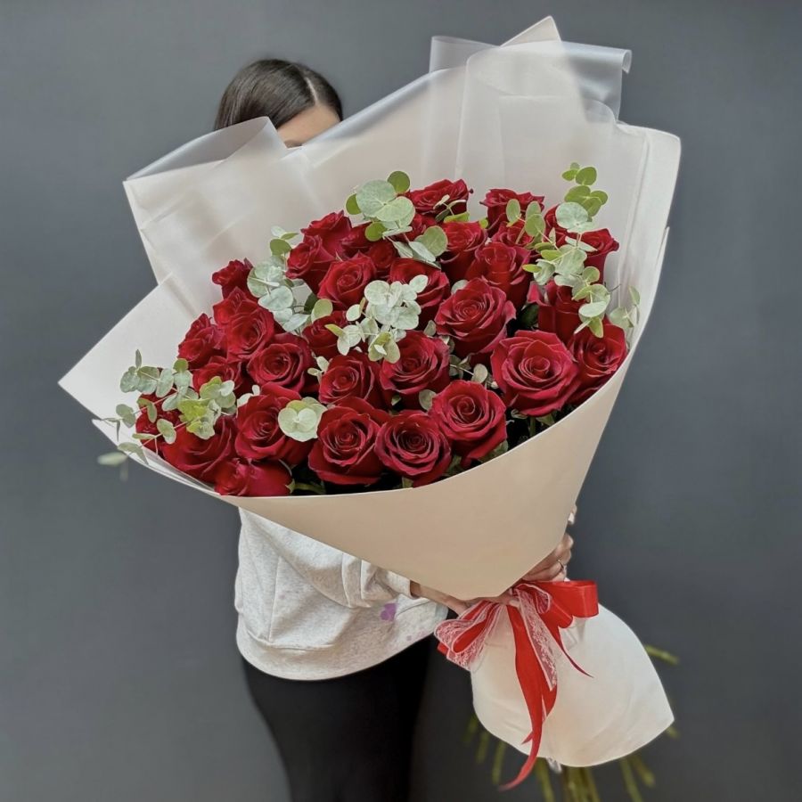 Роза 100см с эвкалиптом