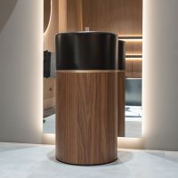 Раковина напольная NOORTH Milldue edition ROMA I 45х45x88 см слив в пол, корпус Noce Canaletto, вставка Oro, раковина Nero opaco схема 1