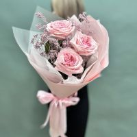 Пионовидные розы с лимониумом