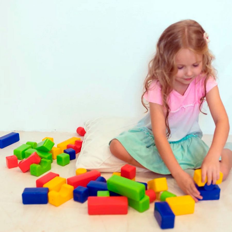 Конструктор "Строитель" малыш (60 деталей)