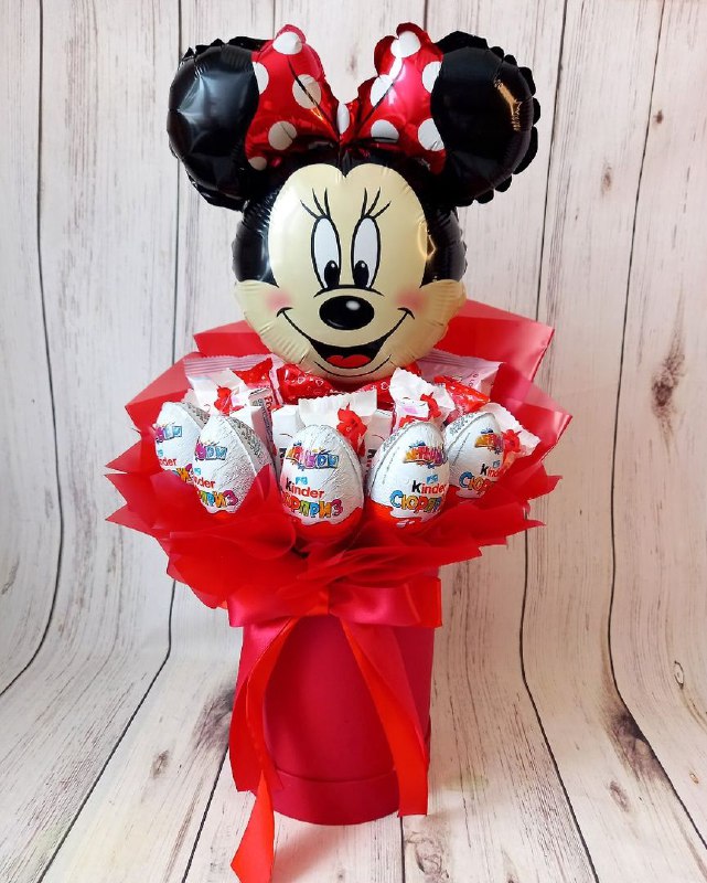 Композиция Киндер в шляпной коробке с шариком