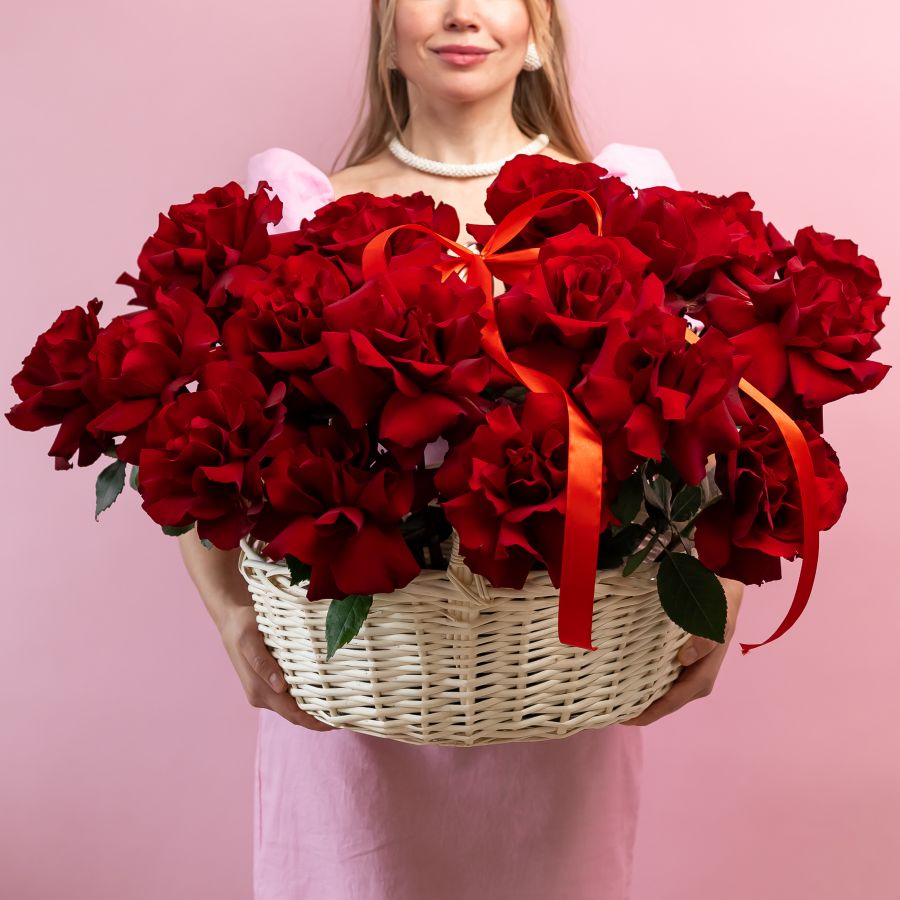 25 Французских роз (Эксплорер) в корзине размер L