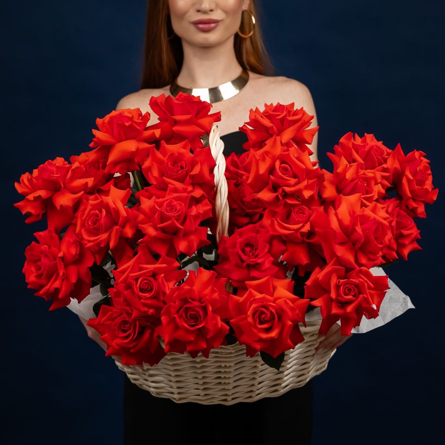 25 Французских роз (Нина) в корзине размер L (40/37)