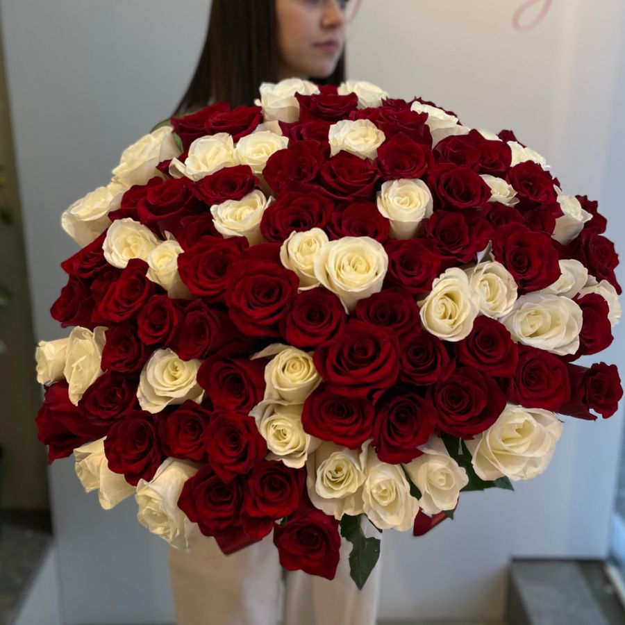 101  роза Эквадор микс/оформление под ленту