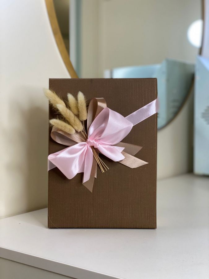 Подарочная коробка