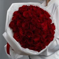 Букет из 51 красной розы в круглой упаковке