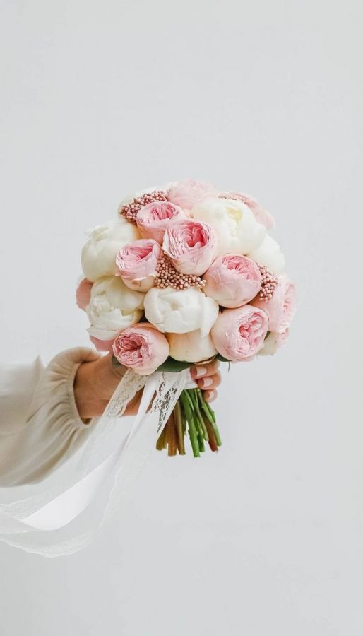 Букет Невесты из кустовых пионовидных роз и пионов