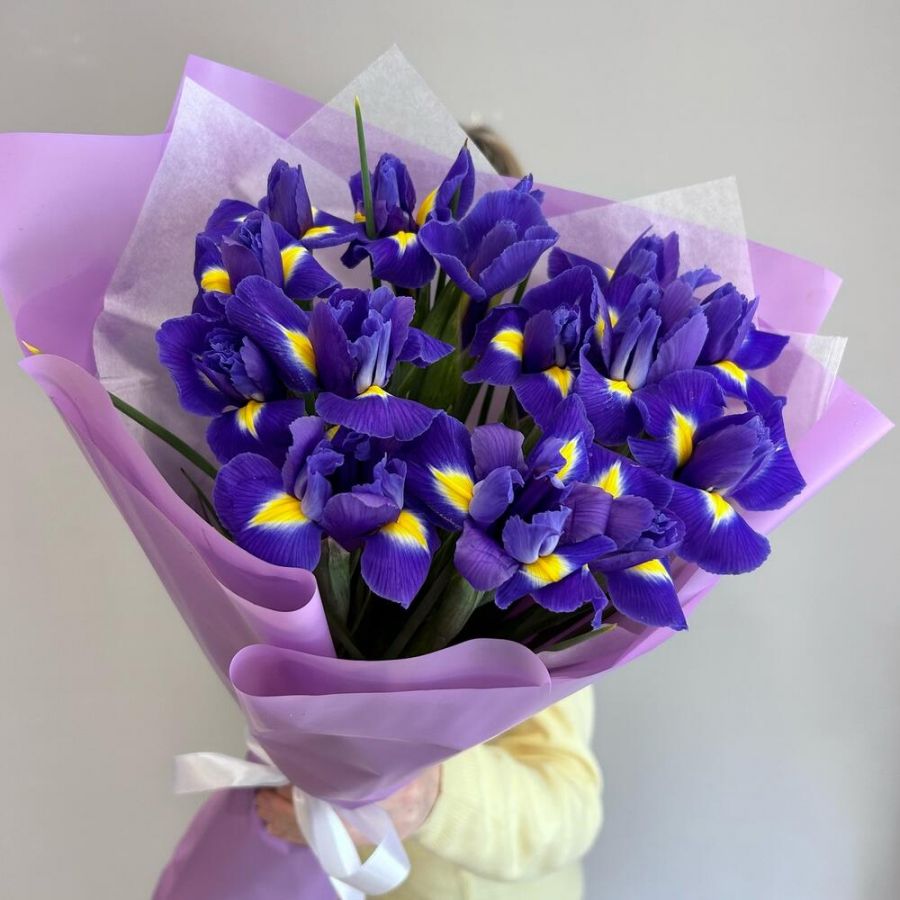 Букет 15 ирисов