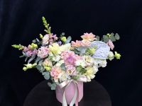 Композиция с антуриумом, эустомой, хризантемой и гортензией "Зефир"