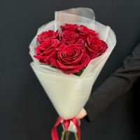 Букет 7 красных роз эквадор