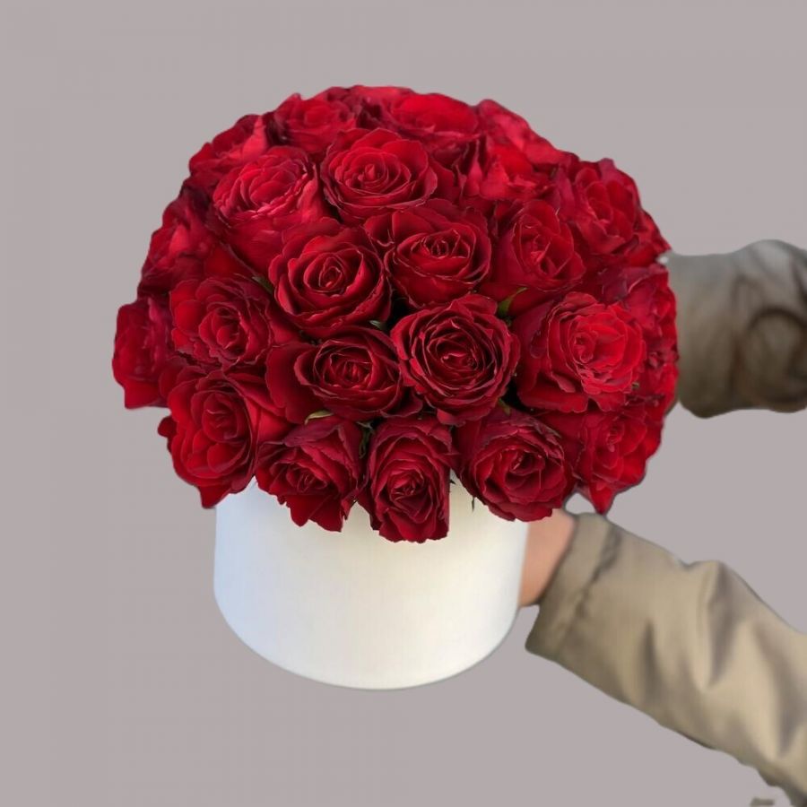 Композиция красных роз "Признание в любви"