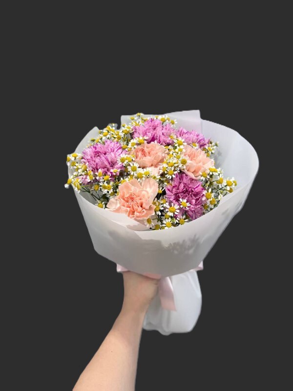 Букет ромашек и диантусов "Ласковый Миг"