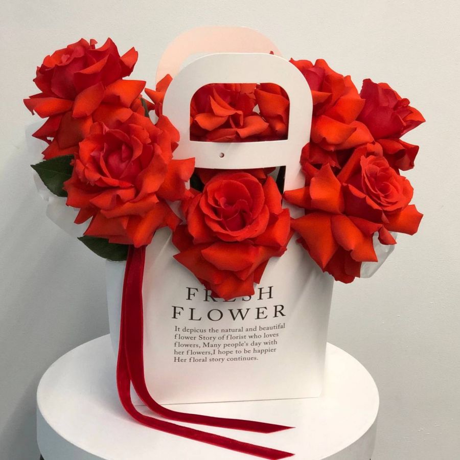 Композиция из красных французских роз "Алиса"