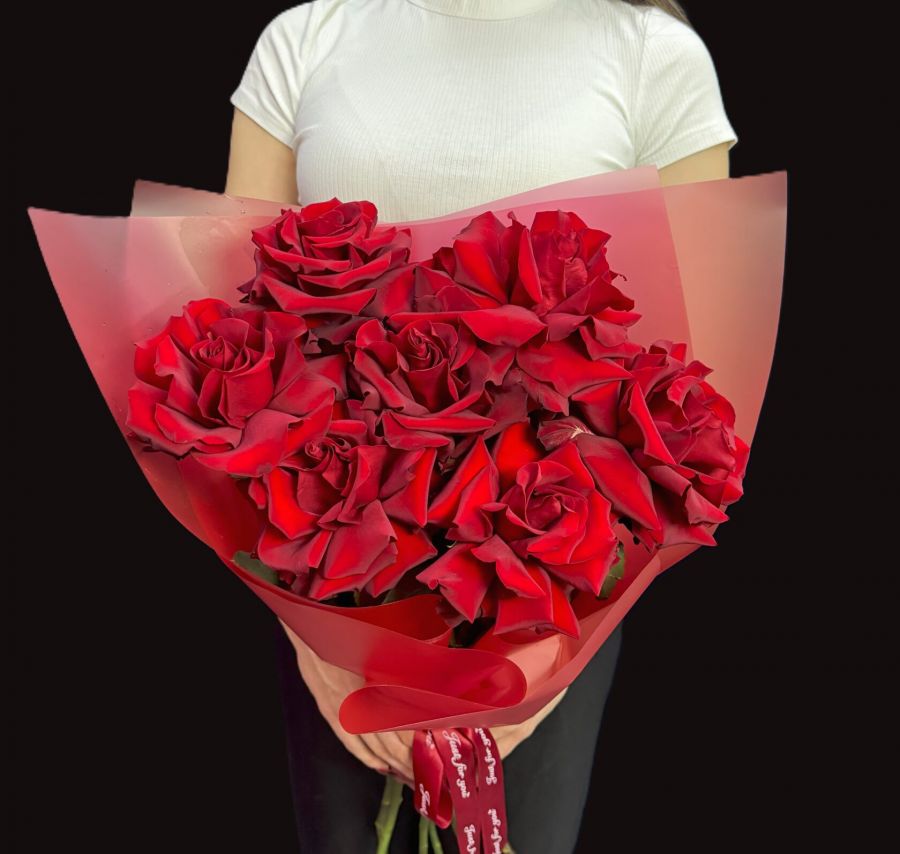 Букет красных французских роз "Притяжение"