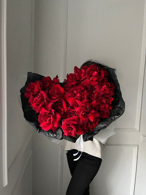 Букет красных французских роз "Сердце"
