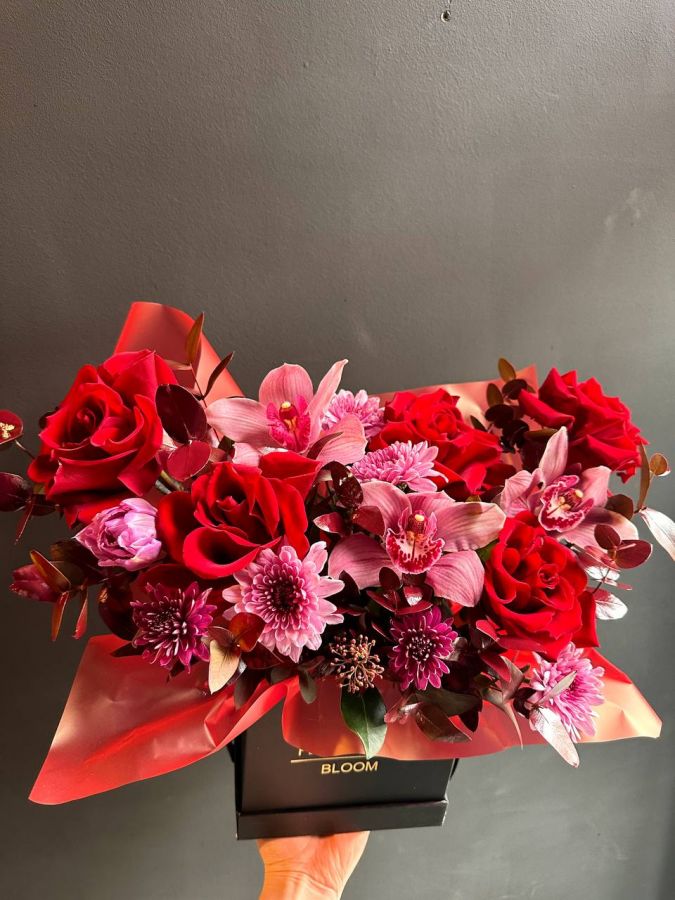 Композиция "Обещание Любви" с французскими розами и орхидеей