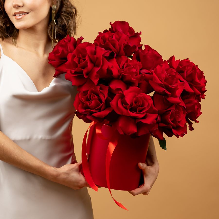 15 французских роз в шляпной коробке (сорт Эксплорер)