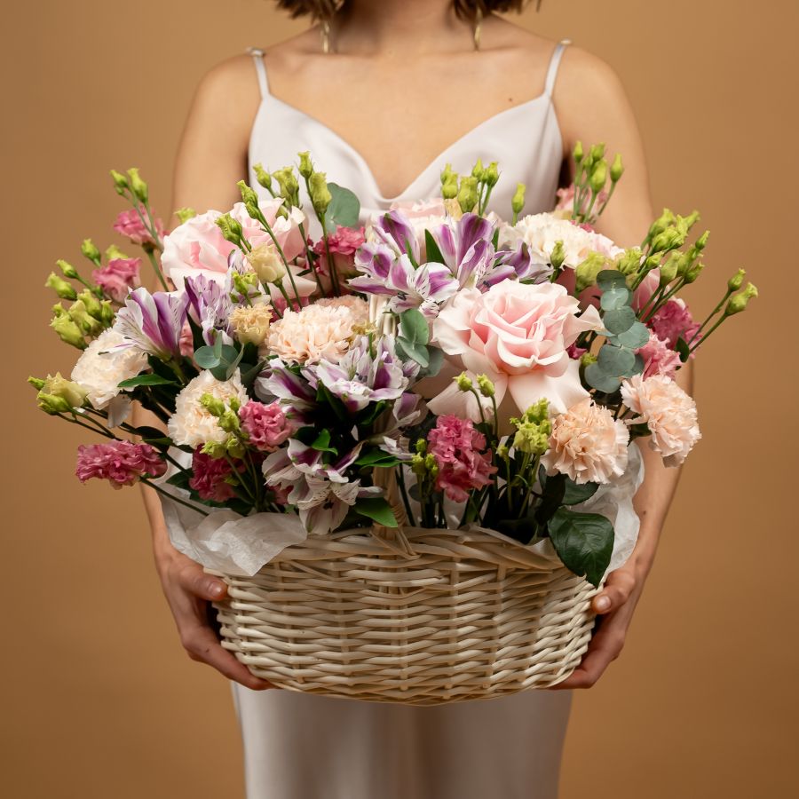 Корзина с цветами М