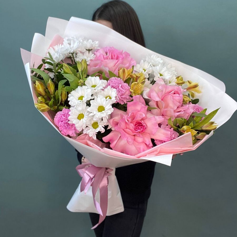 Авторский букет в розово-зеленых тонах