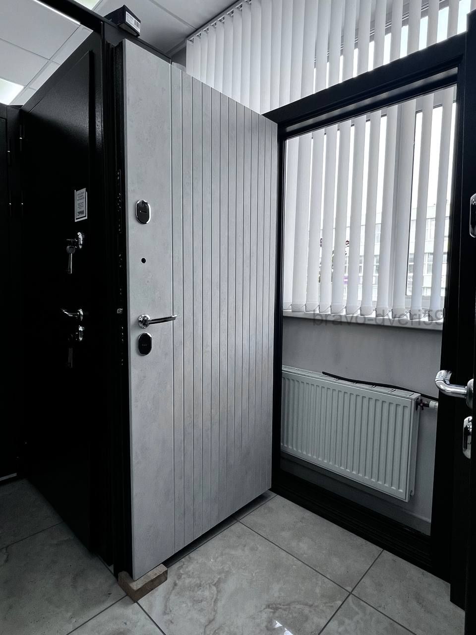 Уличная дверь Термо 110 с терморазрывом